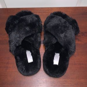 PINK VICTORIA’S SECRET BRAND NEW SIZE S (5-6) CRISS CROSS FAUX FUR SLIPPERS